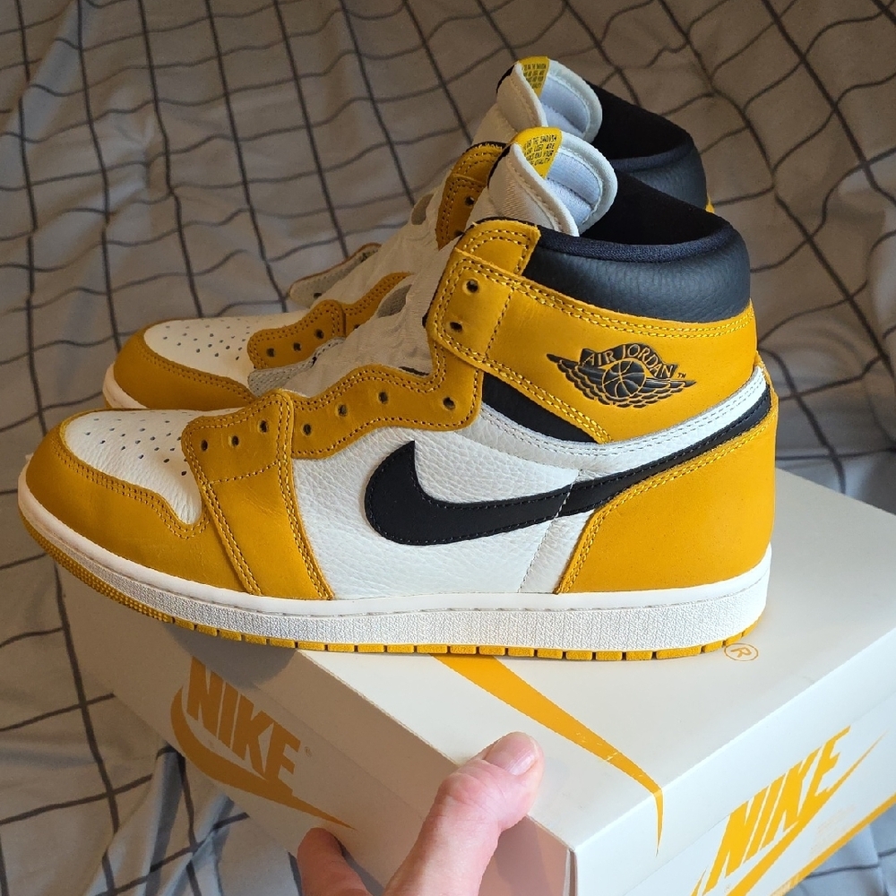 Nike High-Top Sneakers Yellow and White - Picture 7 of 13